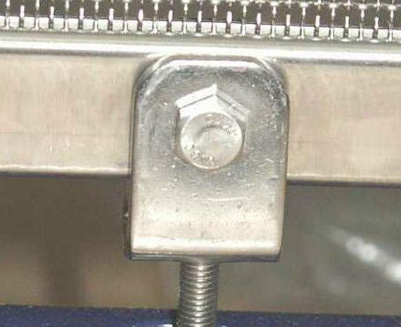 untere Befestigung A