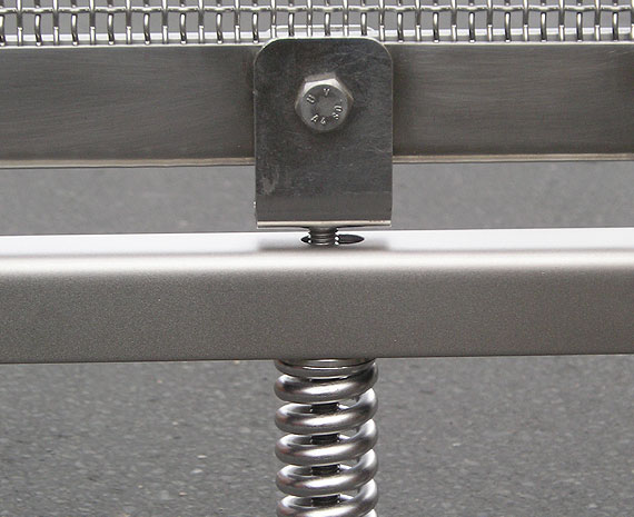 untere Befestigung B