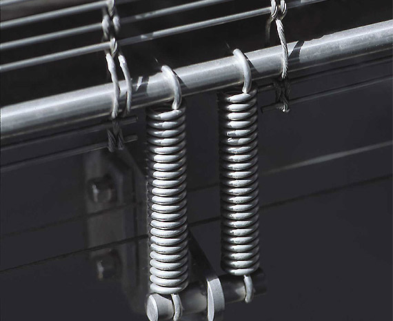 untere Befestigung A