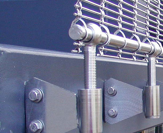 untere Befestigung B